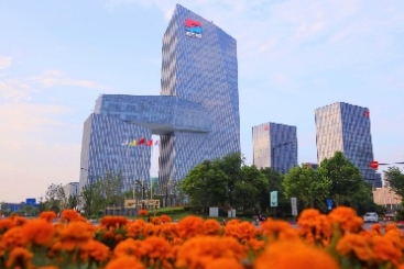 點贊！中國巨石榮登2023年玻璃纖維十大品牌榜單之首